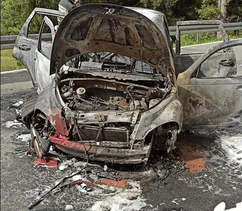 У Польщі в аварії згорів автомобіль: постраждало четверо українців. ФОТО