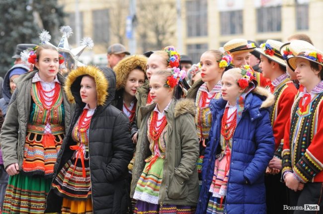 Цукерки від патрульних та спільна коляда. Добрі новини Волині
