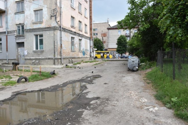 У Луцьку візьмуться капітально ремонтувати один з дворів. ФОТО