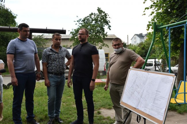 У Луцьку візьмуться капітально ремонтувати один з дворів. ФОТО