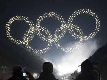 Гігантський сноубордист із 1218 дронів на відкритті Олімпіади