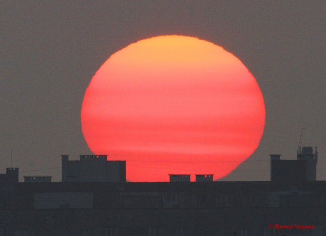 Фотограф показав, як сходить сонце над Луцьком. ФОТО