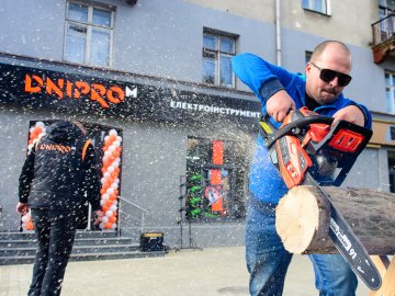 Зі знижками, акціями і розіграшем: у Луцьку – святкове відкриття фірмового магазину інструментів «Dnipro М». ФОТО* 
