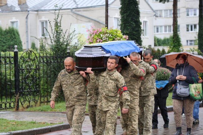 У Луцьку попрощалися з полеглим на війні Героєм Юрієм Ковальчуком