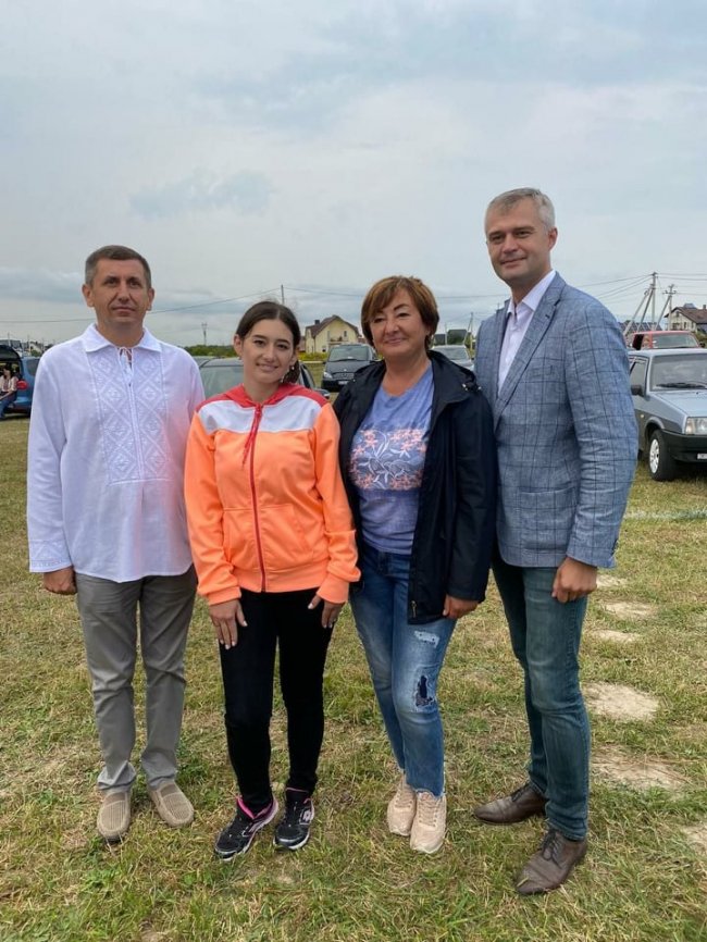 Під Луцьком влаштували автофестиваль. ФОТО