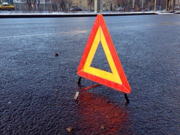 Вітер спричинив автопригоду в центрі Луцька