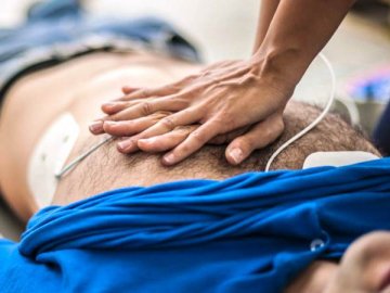 У Луцьку в музичній школі медики реанімували людину