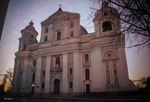 Весняний світанок у Луцьку. ФОТО