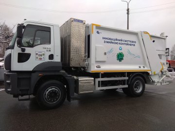 Для Луцька хочуть купити сміттєвоз, який митиме контейнери