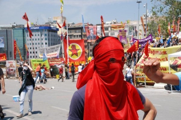 У Туреччині ‒ нові сутички між поліцією та демонстрантами. ФОТО
