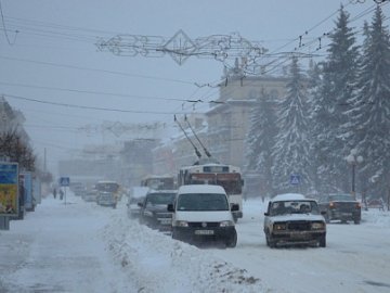 Через нерозчищені від снігу дороги у Луцьку зняли премію з двох посадовців