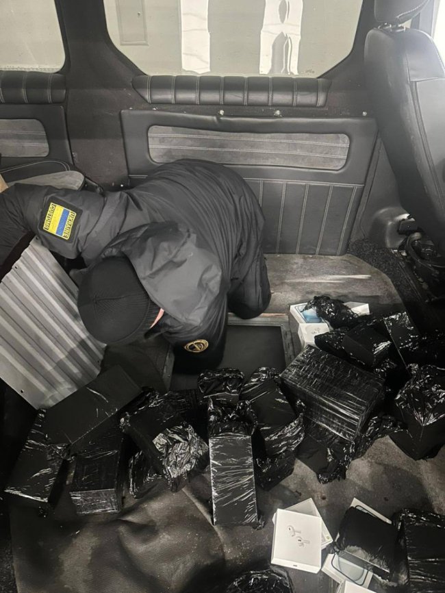 Apple на 35 мільйонів і «Ябко»: що стоїть за затриманою партією iPhone 