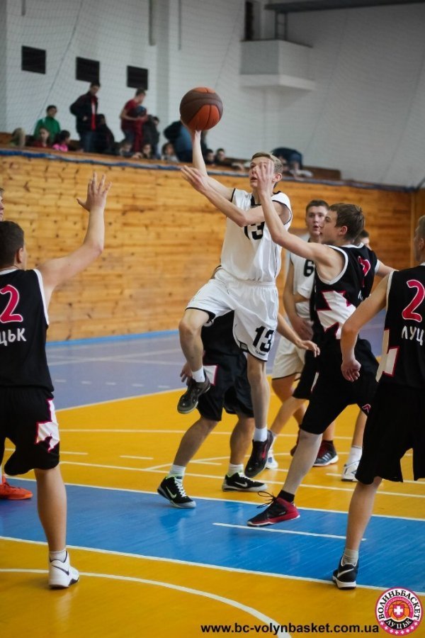 Фото міжнародного баскетбольного турніру в Луцьку