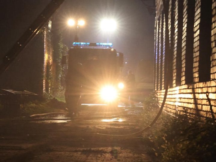 У Луцьку горіла двоповерхова цегляна будівля