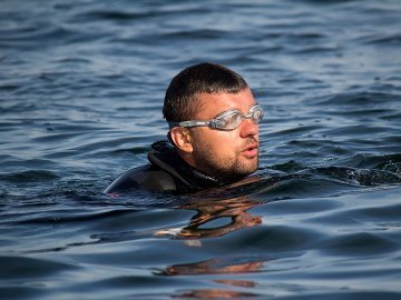 Гузь гукає волинян пірнати в ополонку