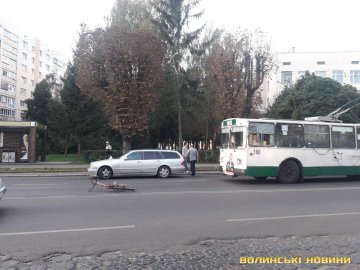У Луцьку легковик збив велосипедиста: чоловіка госпіталізували. ФОТО