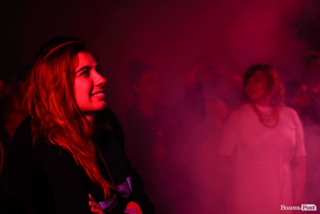 «GAS у Луцьку доведеться освячувати»: ФОТОРЕПОРТАЖ з епатажного концерту «Хамерманів» в халатах і трусах