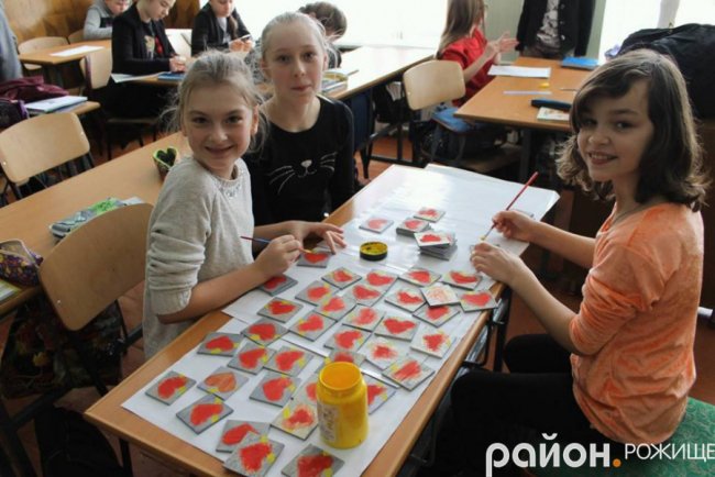 Юні волиняни передали святкові гостинці дітям на Донеччину