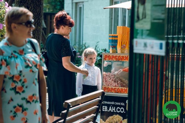 Як у Луцькому зоопарку розважалися школярі. ФОТО