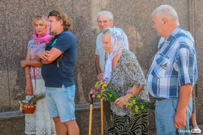 Різнобарв’я квітів та запашний мед: як у Луцьку святять «маковійчики». ФОТО