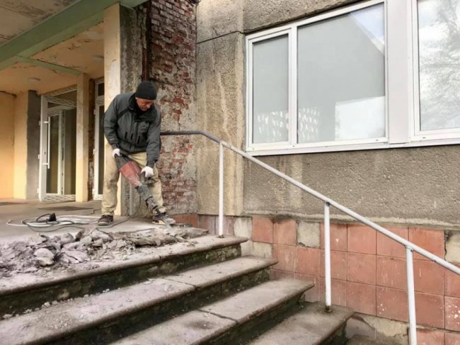 У львівській лікарні, яку очолив волинянин, забудовники безкоштовно ремонтують корпус для Covid-зони на 350 ліжок