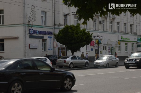 Паркування машин в заборонених місцях у Луцьку - хамство чи безвихідь?