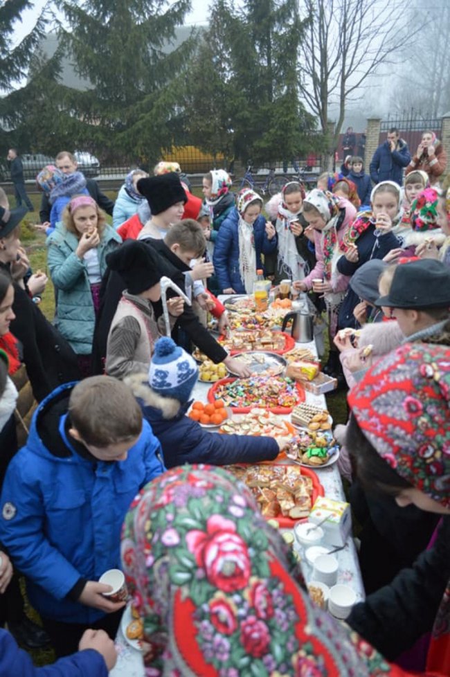 Як у Шацьку колядувала молодь. ФОТО