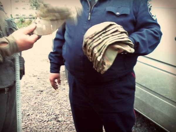 Луцькі волонтери передали камуфляжні форми Нацгвардії