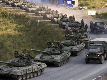 Частина російської бронетехніки, яка вторглася в Україну, знищена, - Порошенко