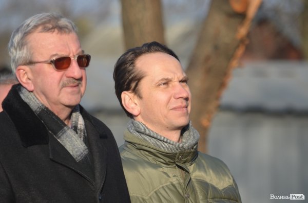 На будинку, в якому жив загиблий в АТО лучанин Віталій Махновець, відкрили пам’ятну дошку.ФОТО