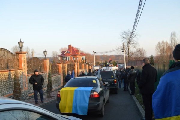 Як пікетували маєток Пшонки. ФОТО