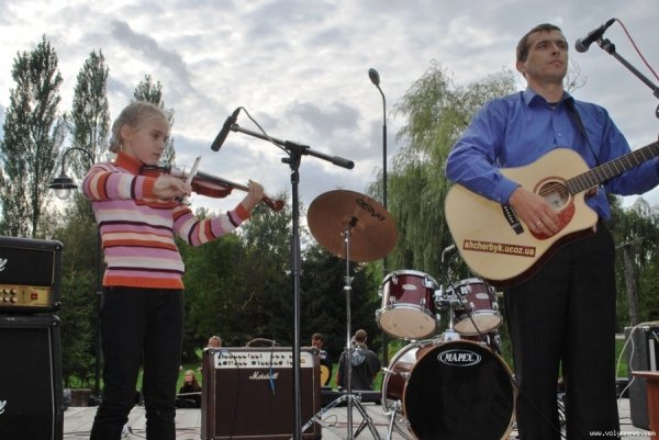 Як у Луцьку під авторські пісні їли кашу. ФОТО