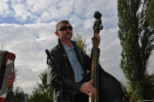 Як у Луцьку під авторські пісні їли кашу. ФОТО