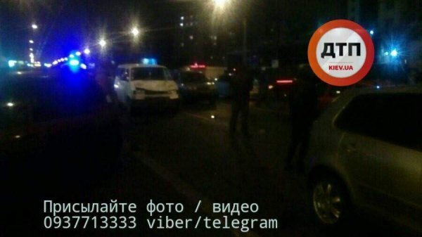 Аварія у Києві: розбито 6 автівок