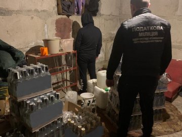 Лучанин у підвалі будинку організував  цех з виготовлення алкосурогату