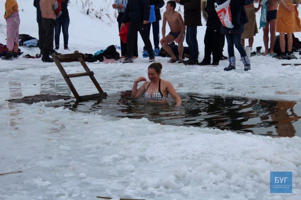 Крижана купіль: як пірнали на Водохреще у Поромівській громаді