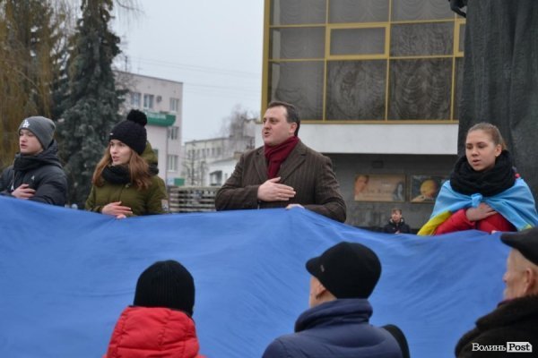 У центрі Луцька – акція до Дня Соборності. ФОТО