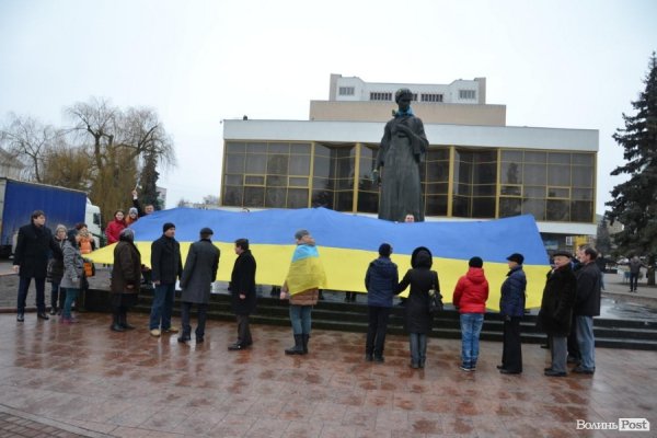 У центрі Луцька – акція до Дня Соборності. ФОТО