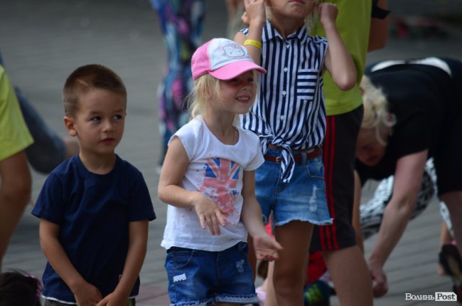 У Луцьку річницю «Ранкової руханки» відзначили тортом