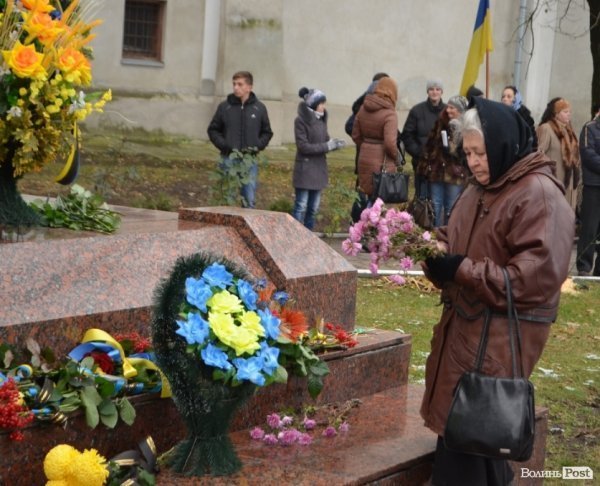У Луцьку вшанували пам'ять жертв голодоморів. ФОТО