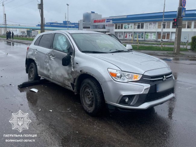 У Луцьку на Карпенка-Карого зіткнулися 3 автівки. ФОТО