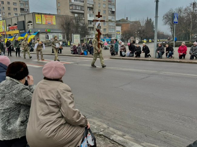 Друзі та побратими цінували за золоті руки й вірність: на Волині попрощалися з Героєм Юрієм Шевчиком