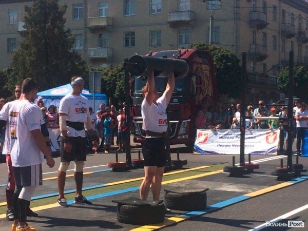 У Луцьку стартував фінал кубка України зі стронгмену. ФОТО