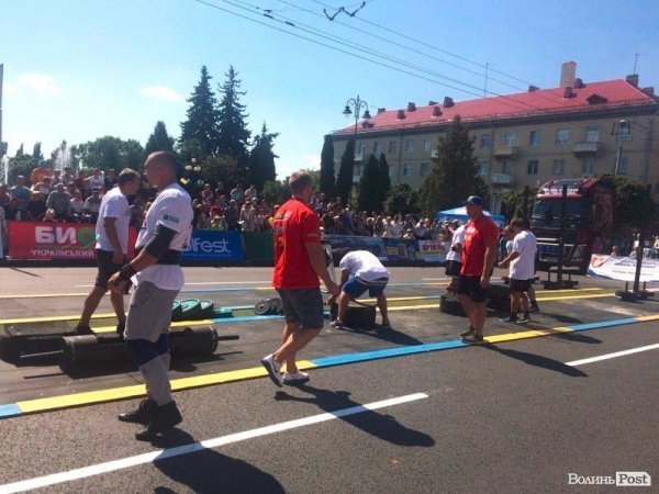 У Луцьку стартував фінал кубка України зі стронгмену. ФОТО