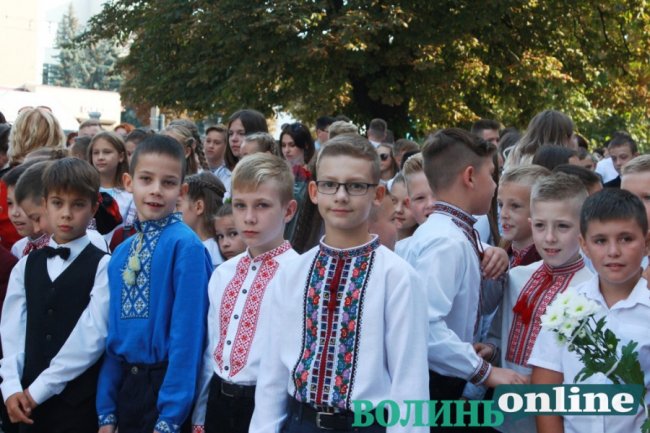 У луцькій школі №5 пролунав перший дзвоник. ФОТО