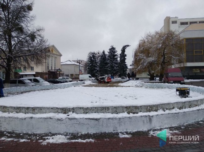 На місці колишнього фонтану у центрі Луцька встановлять арт-об'єкт. ФОТО