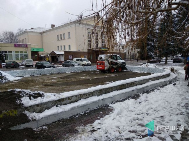 На місці колишнього фонтану у центрі Луцька встановлять арт-об'єкт. ФОТО