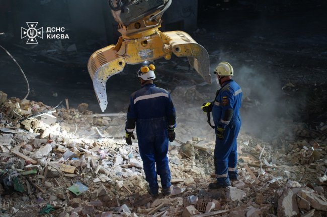 З-під завалів дістали ще 3 тіла: у Києві зросла кількість загиблих від ударів рф