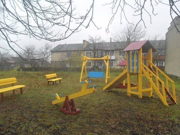 На Волині з'явився новий дитмайданчик  від лісівників