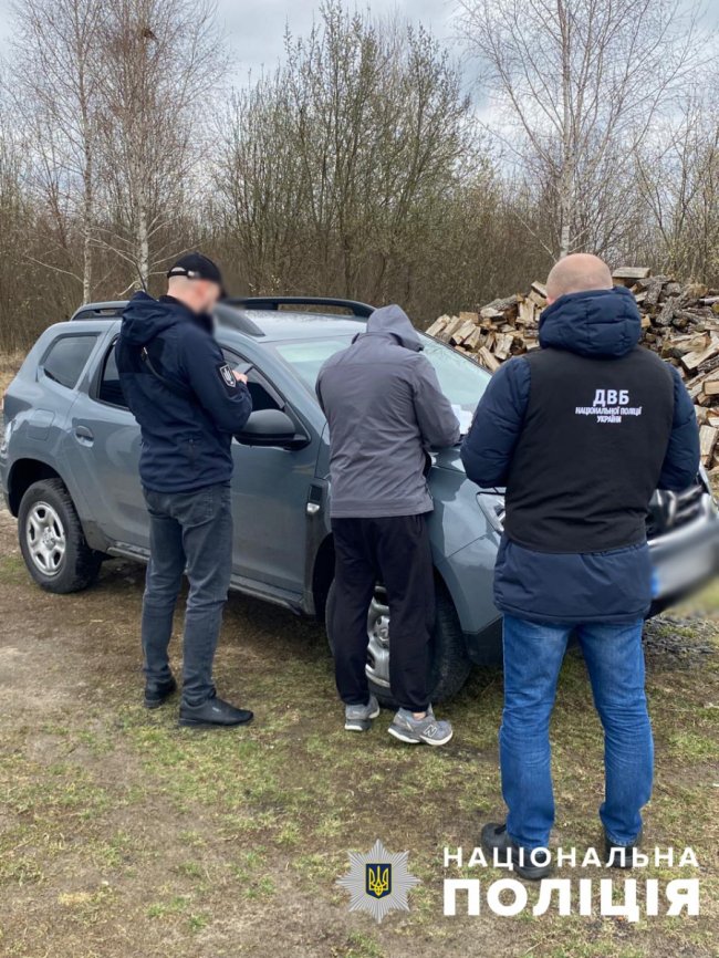 На Волині викрили масштабну схему розкрадання лісу: 15 учасників дерева продавали населенню, а гроші ділили між собою